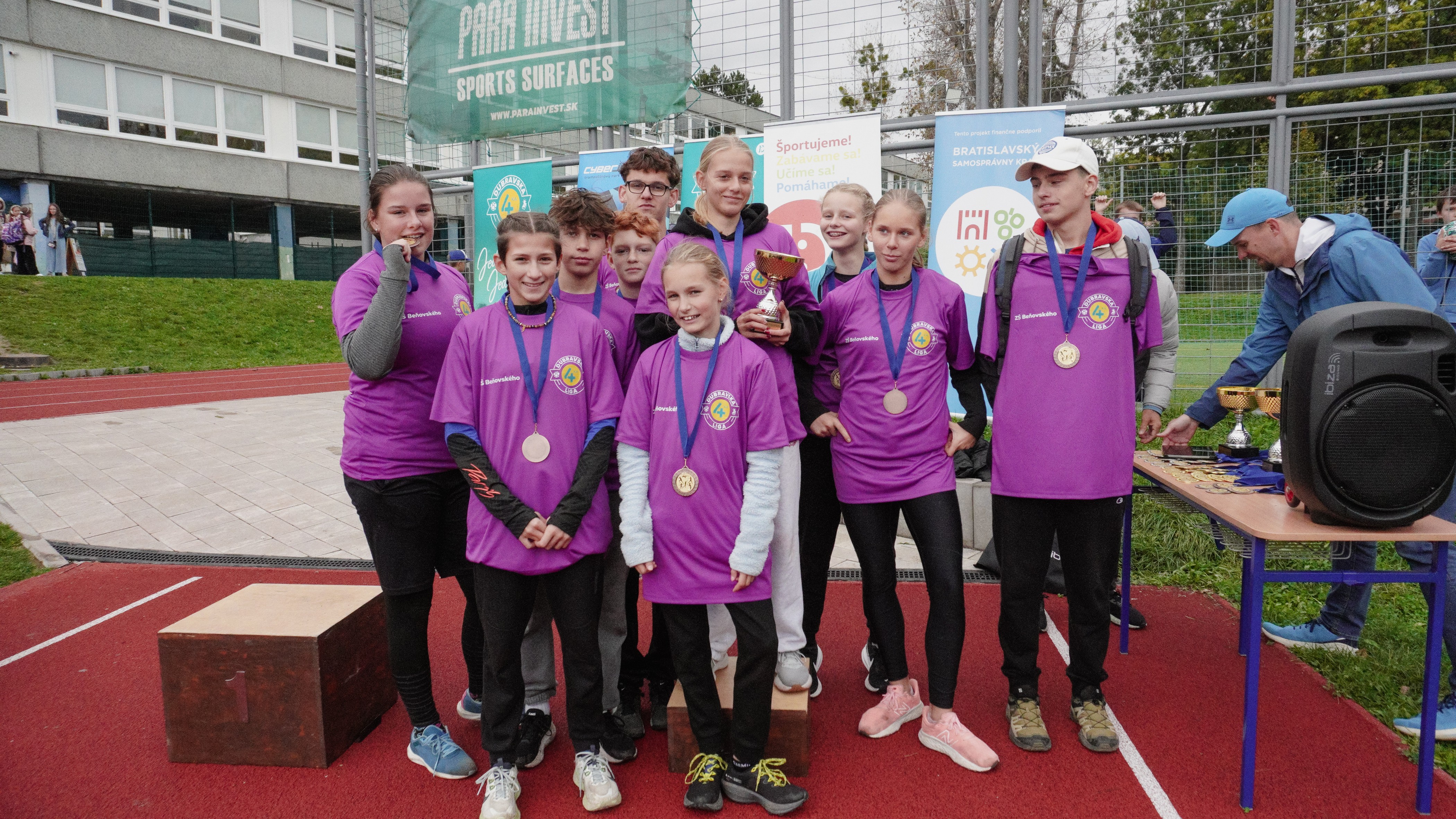 ZŠ Beňovského s medajlami za 4boj